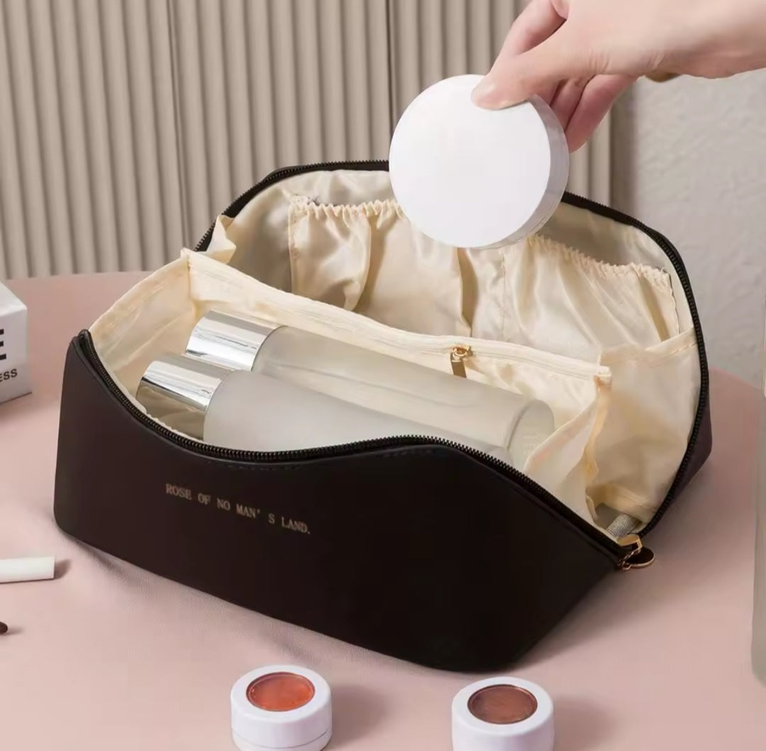 All-in-one minimalist makeup bag