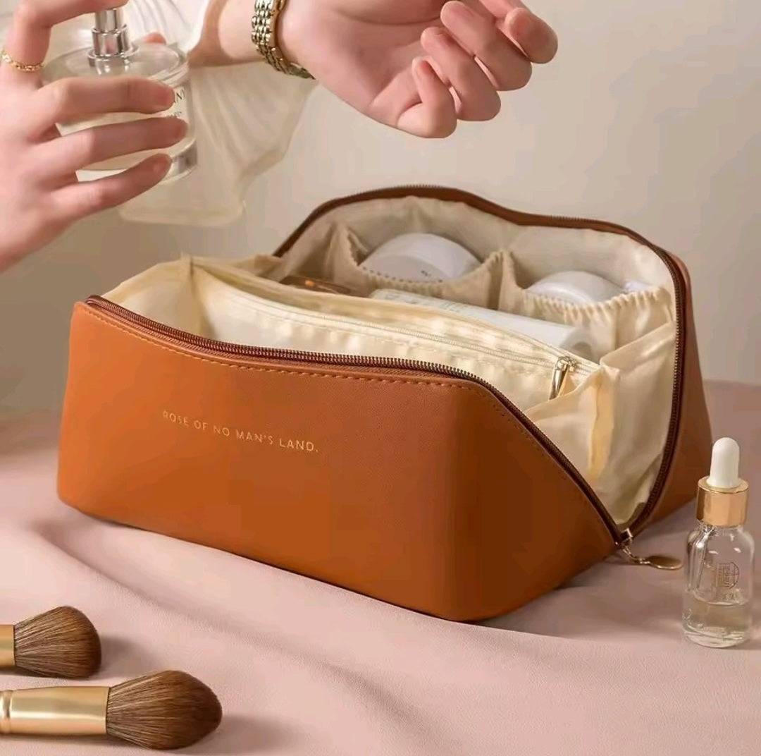 All-in-one minimalist makeup bag