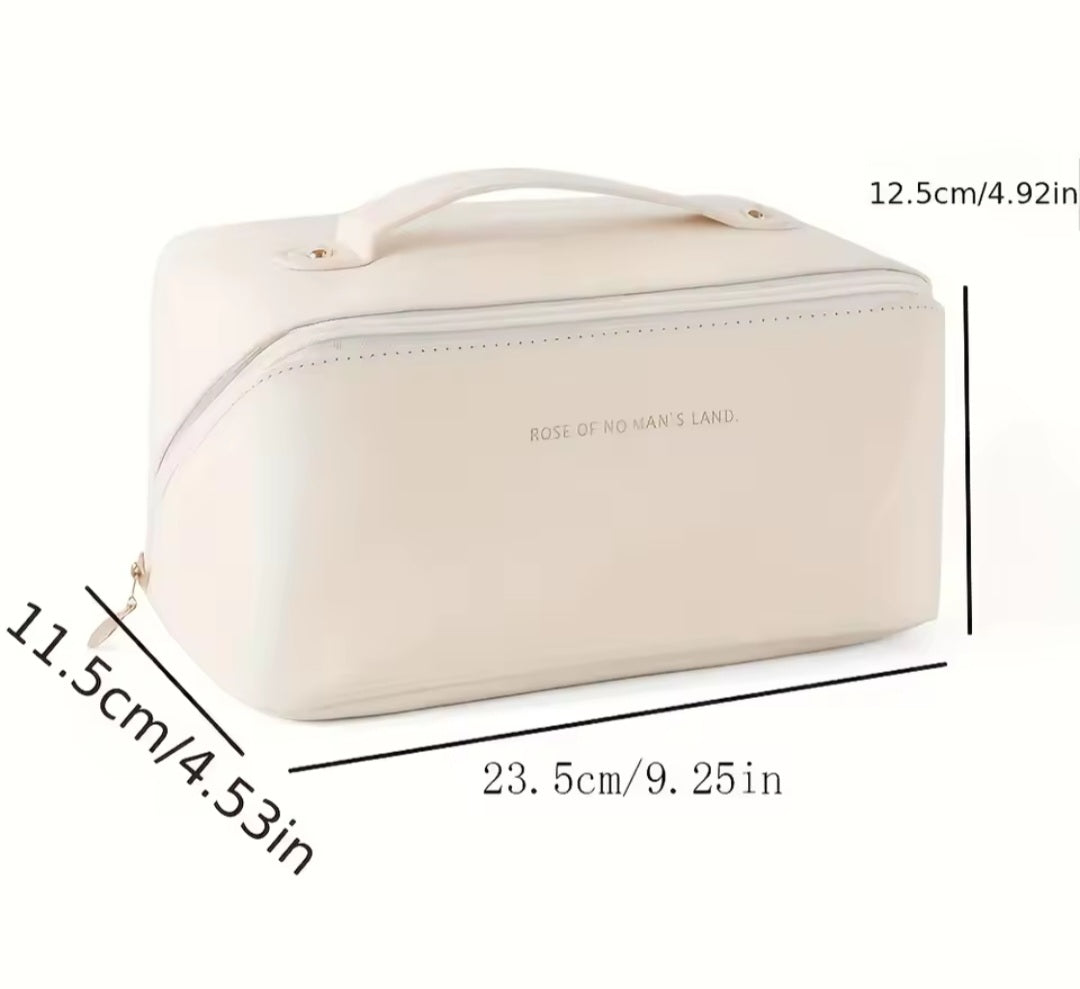 All-in-one minimalist makeup bag